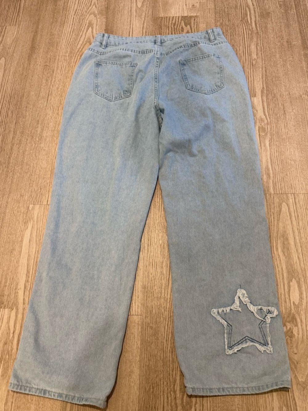 Star Patch High-Waist Wide-Leg Jeans - Light Blue Size L 90% Cotton - Picture 2 of 4